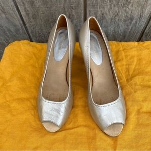 Aerosoles Peep Hole Soft Upper Leather Pump Heels Size 10